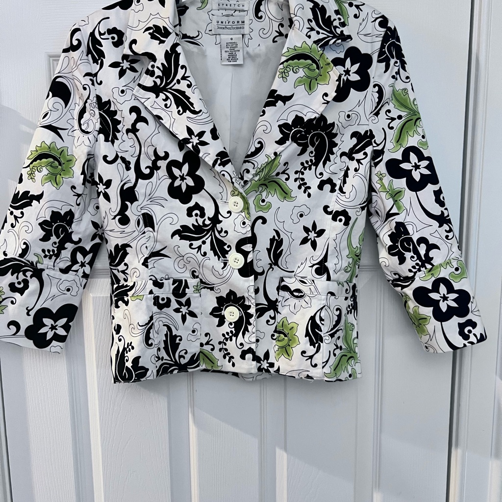 Ladies Size 6 "Johnpaulrichard" Black, White, And Green Floral Blazer Guc